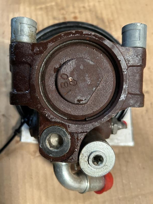 Power Steering Pump from a 2008 Ford Taurus, photo 2