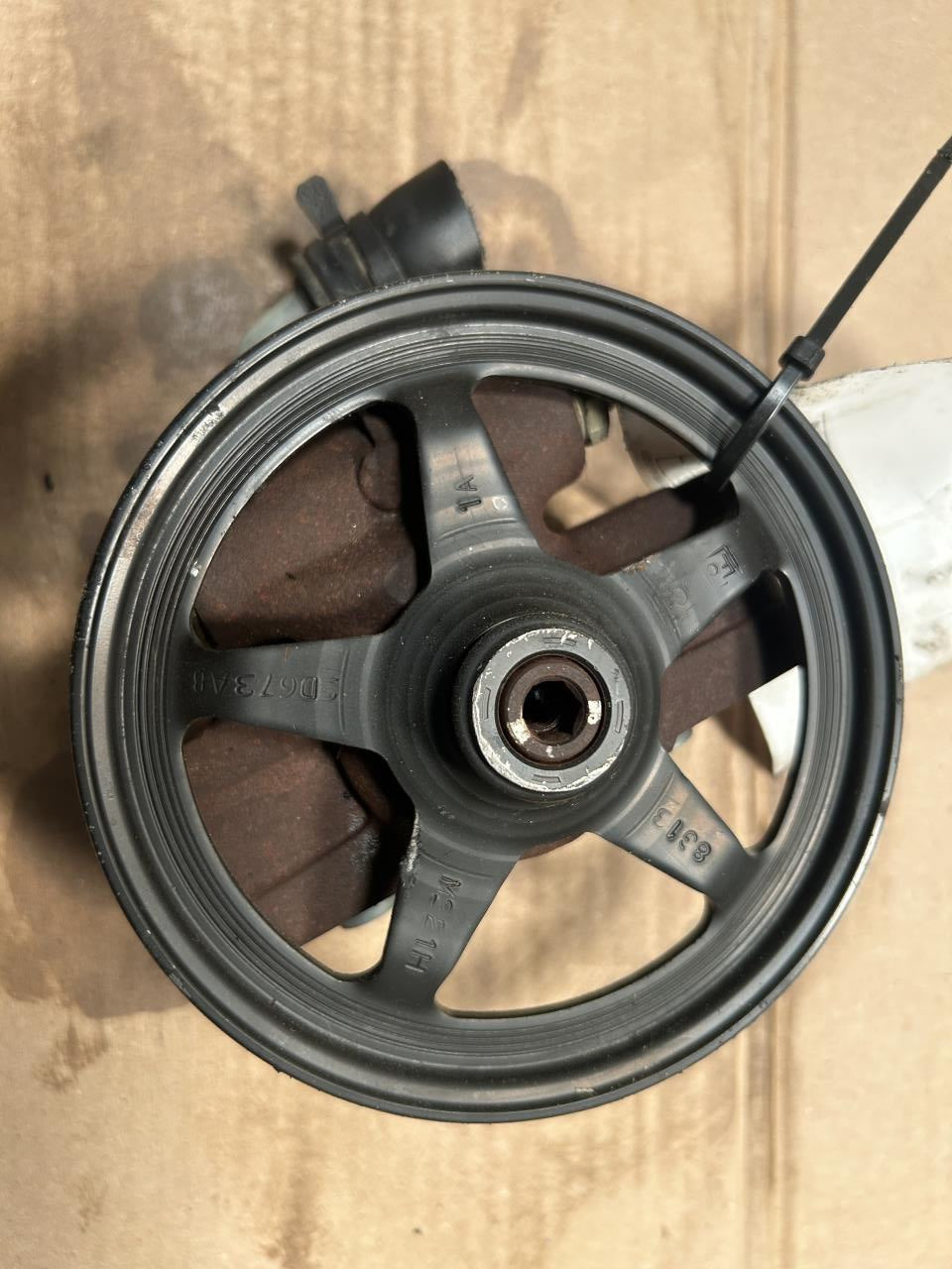Power Steering Pump from a 2010 Ford Taurus, photo 1
