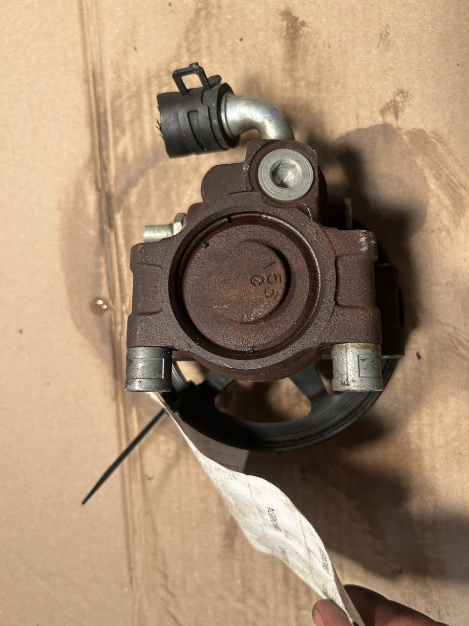 Power Steering Pump from a 2010 Ford Taurus, photo 2