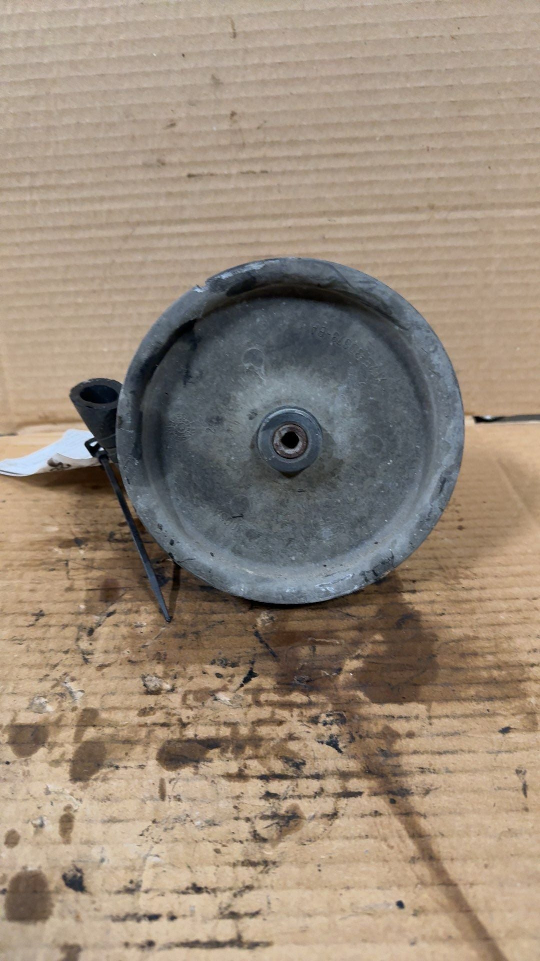 Power Steering Pump from a 2004 Mercury Monterey, photo 1