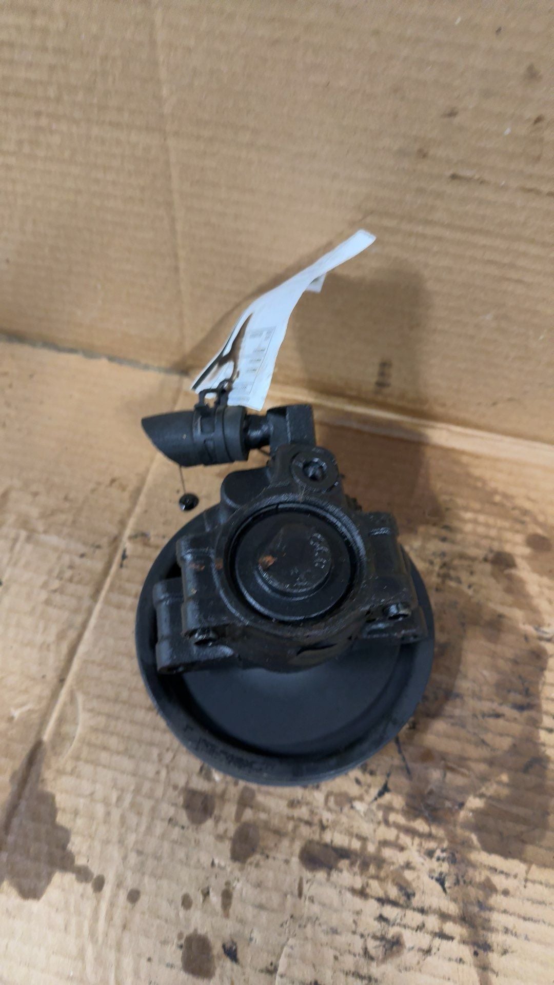 Power Steering Pump from a 2004 Mercury Monterey, photo 3