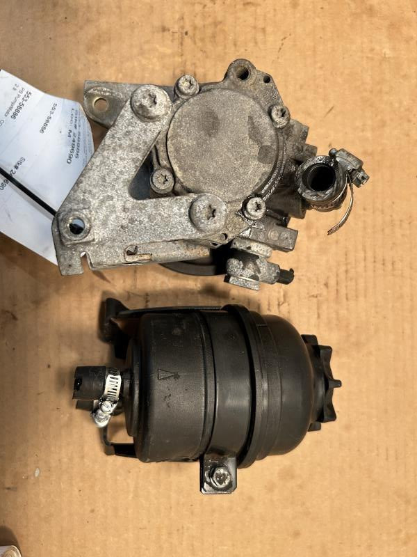 Power Steering Pump from a 1996 BMW 328i, photo 2