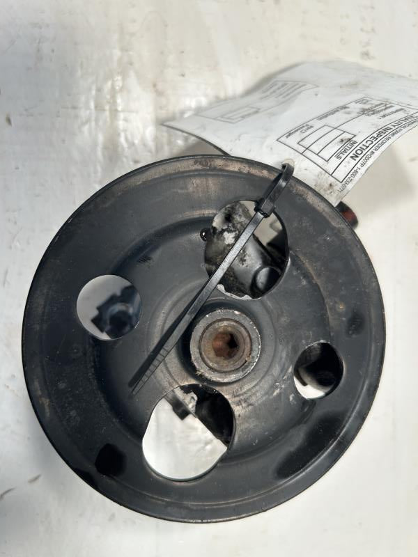 Power Steering Pump from a 2001 Chevrolet Tracker, photo 2