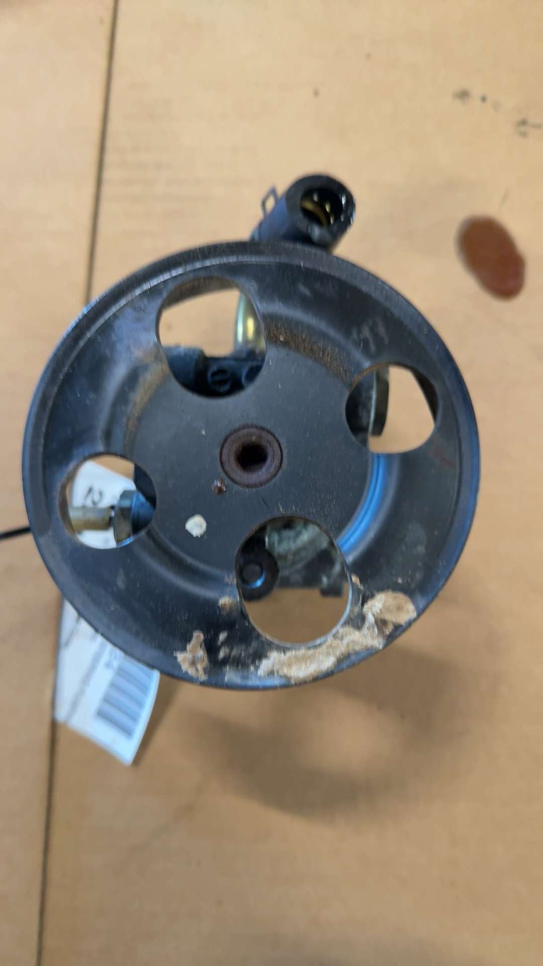 Power Steering Pump from a 2003 Chevrolet Tracker, photo 1