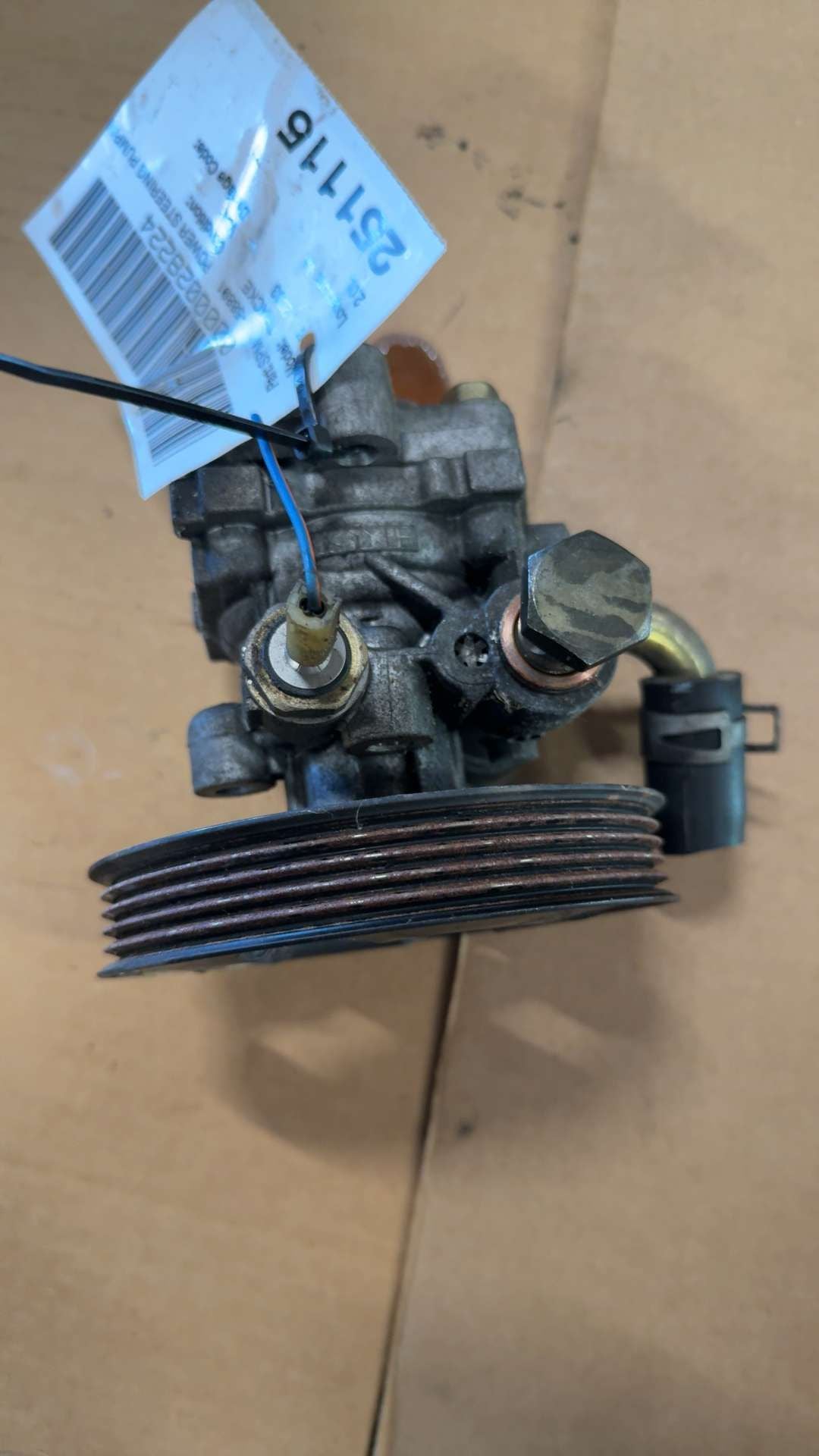 Power Steering Pump from a 2003 Chevrolet Tracker, photo 3