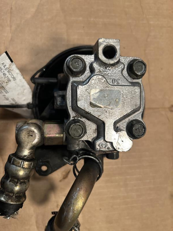 Power Steering Pump from a 2001 Nissan Altima, photo 1