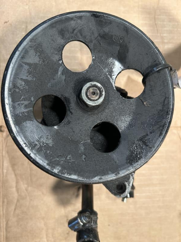 Power Steering Pump from a 2001 Nissan Altima, photo 2