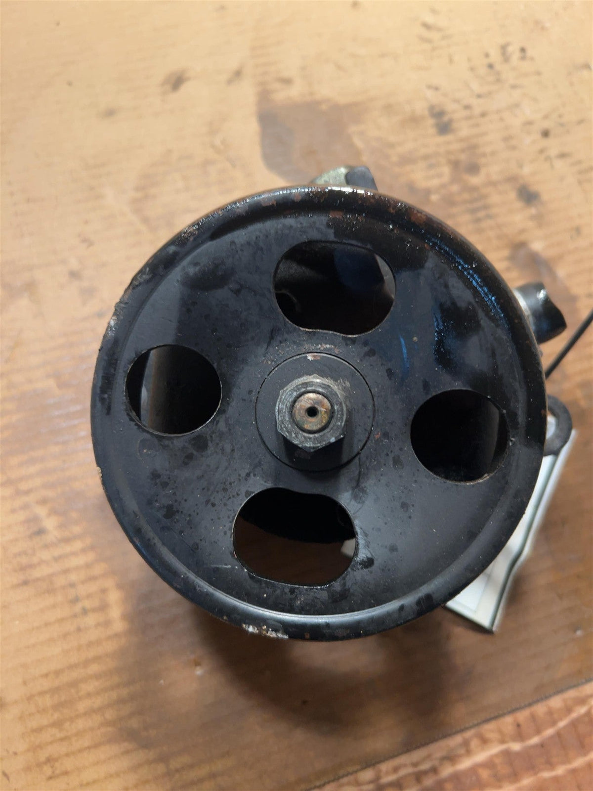 Power Steering Pump from a 2006 Nissan Altima, photo 1