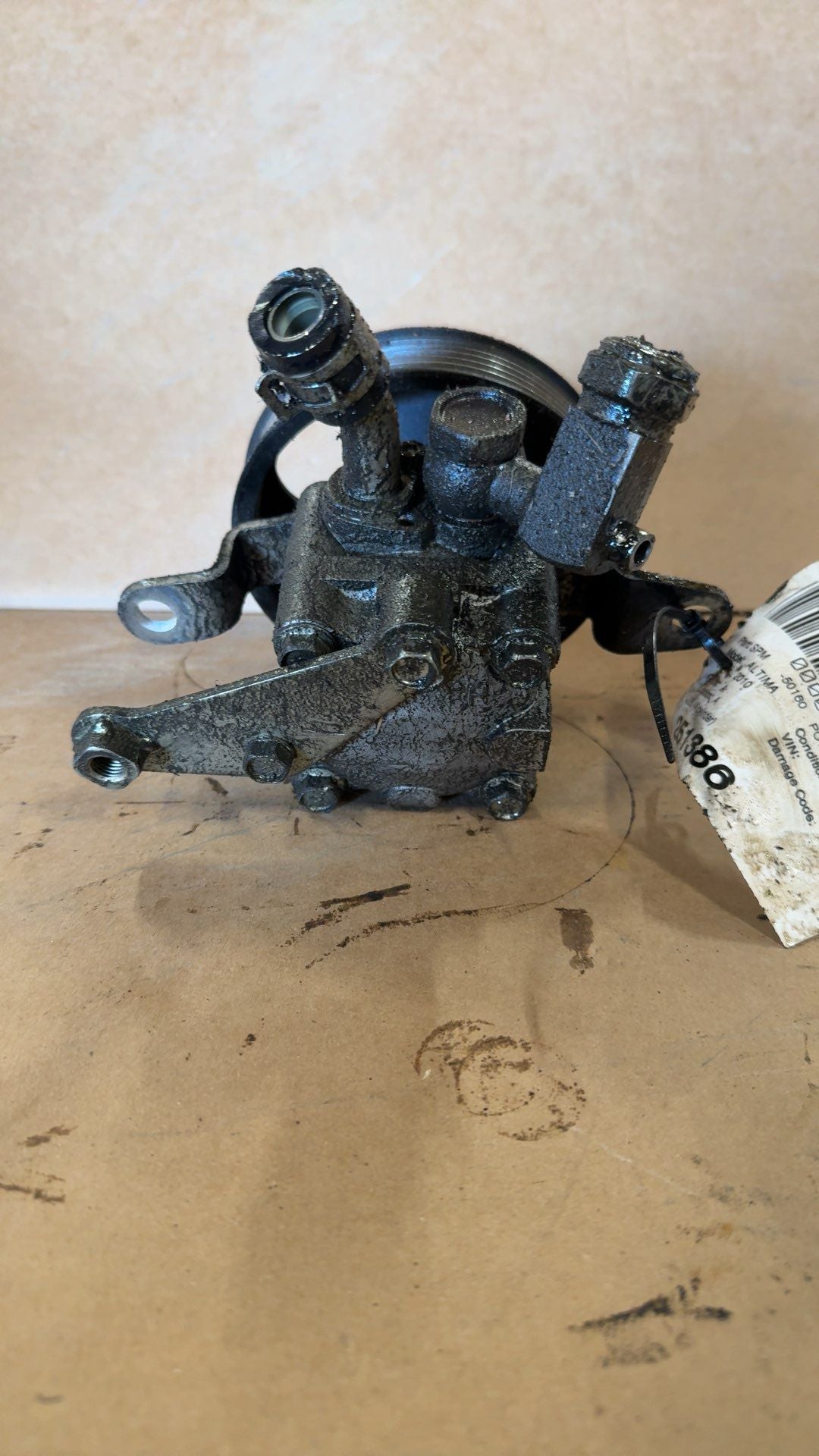 Power Steering Pump from a 2010 Nissan Altima, photo 2