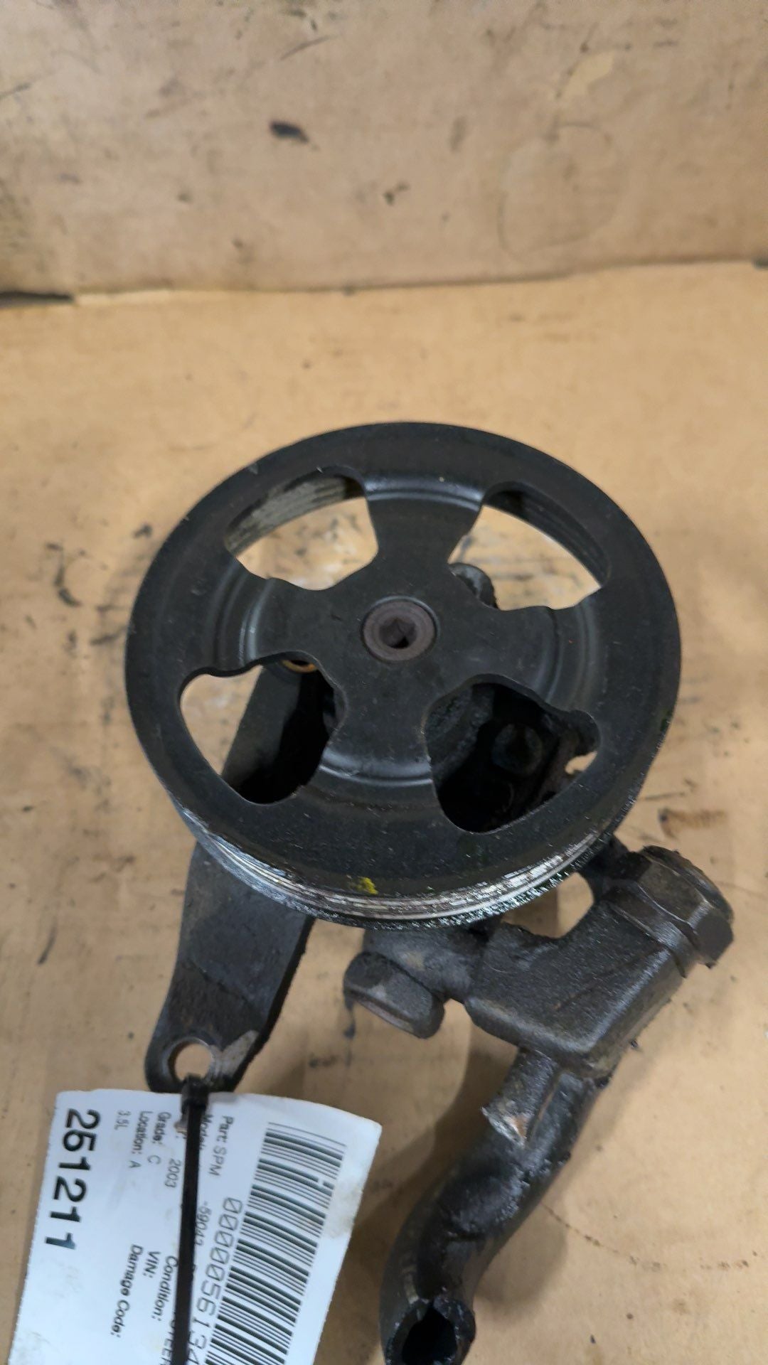 Power Steering Pump from a 2003 Infiniti G35, photo 1