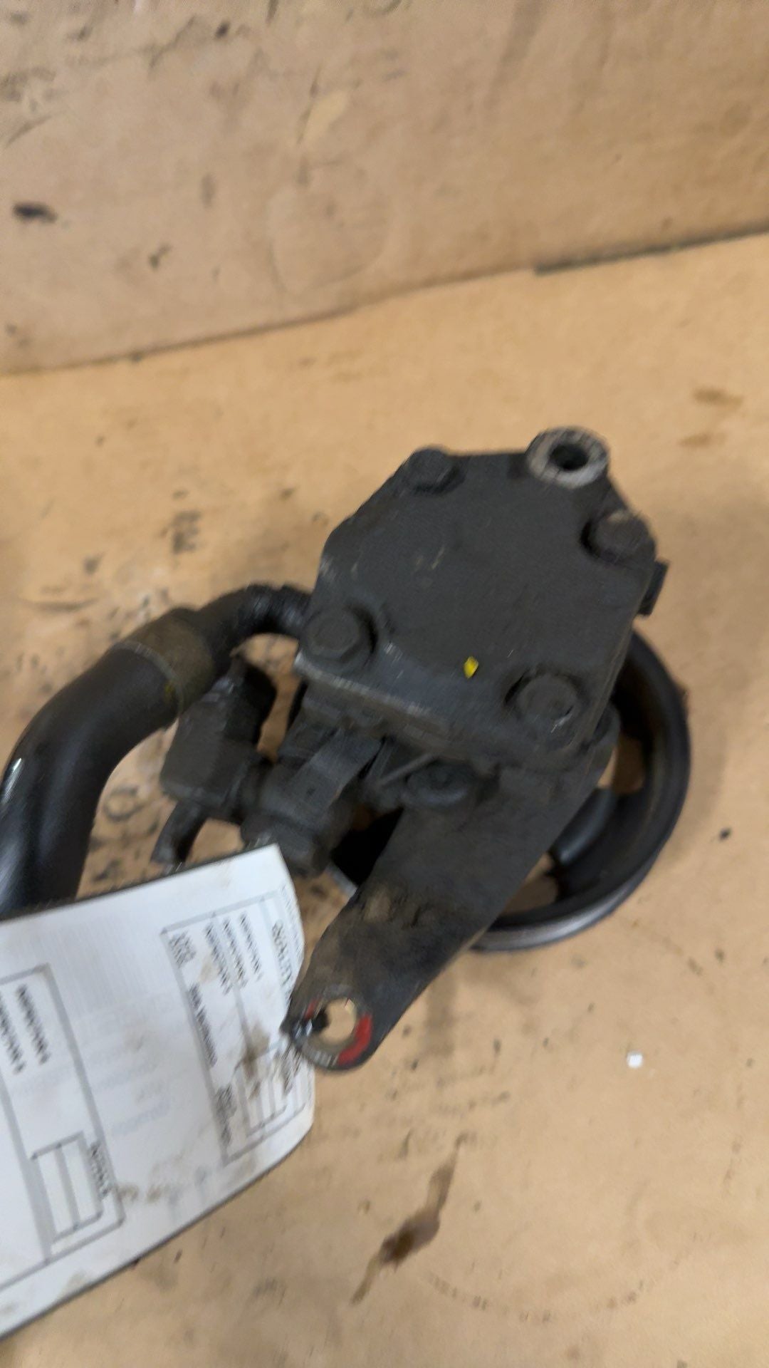 Power Steering Pump from a 2003 Infiniti G35, photo 2