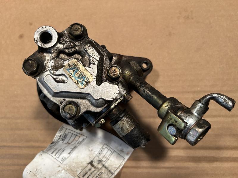 Power Steering Pump from a 2004 Nissan Maxima, photo 1