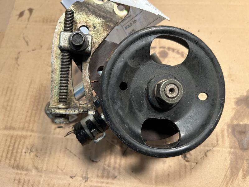 Power Steering Pump from a 2004 Nissan Maxima, photo 1