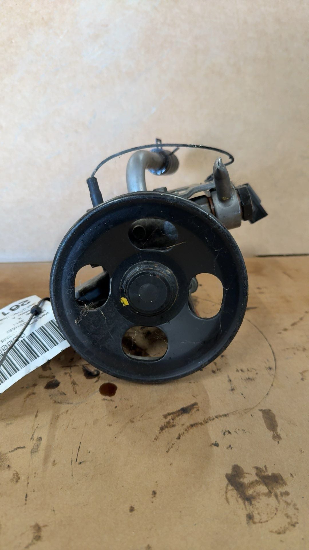 Power Steering Pump from a 2011 Hyundai Genesis, photo 1