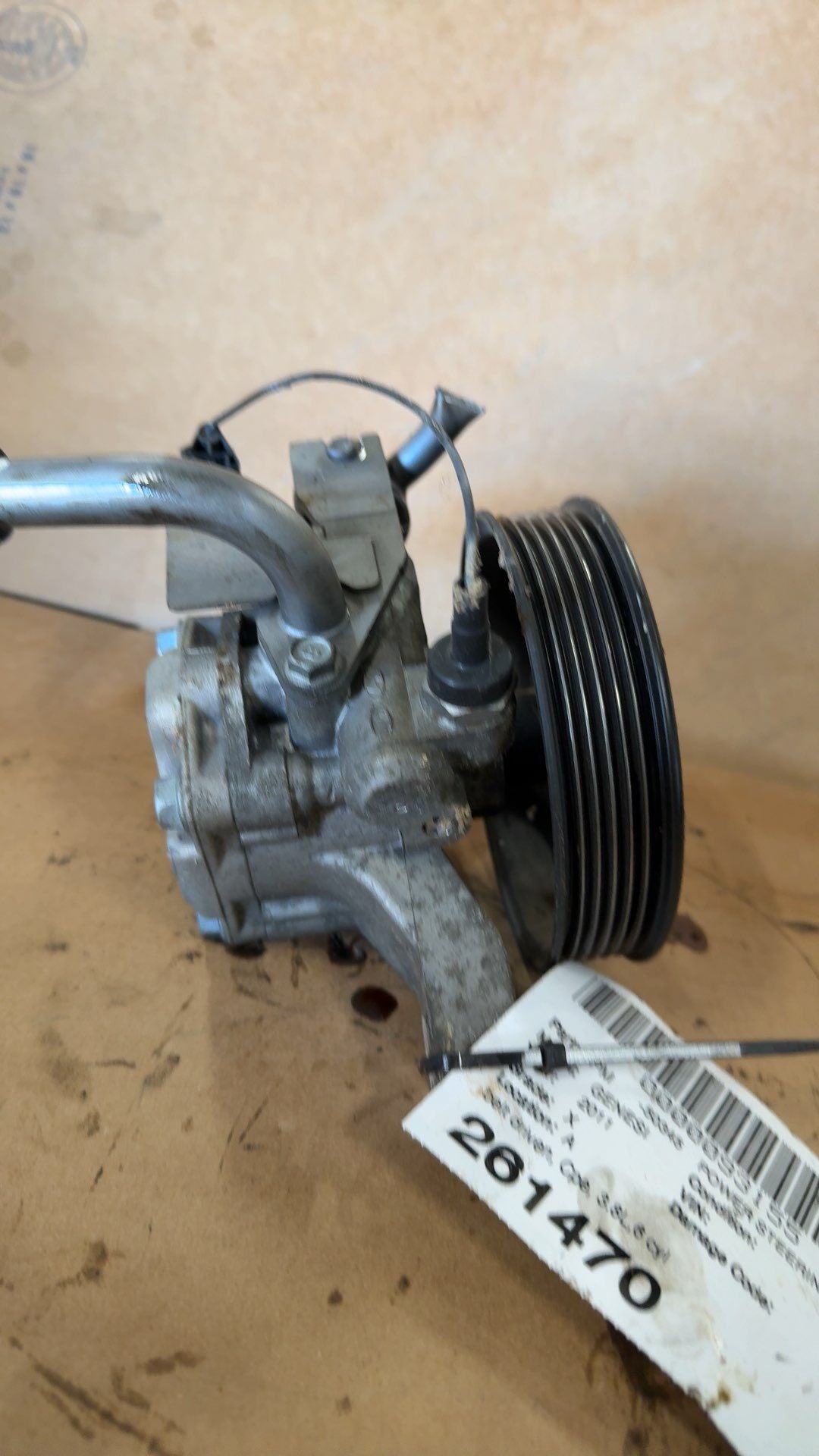 Power Steering Pump from a 2011 Hyundai Genesis, photo 2