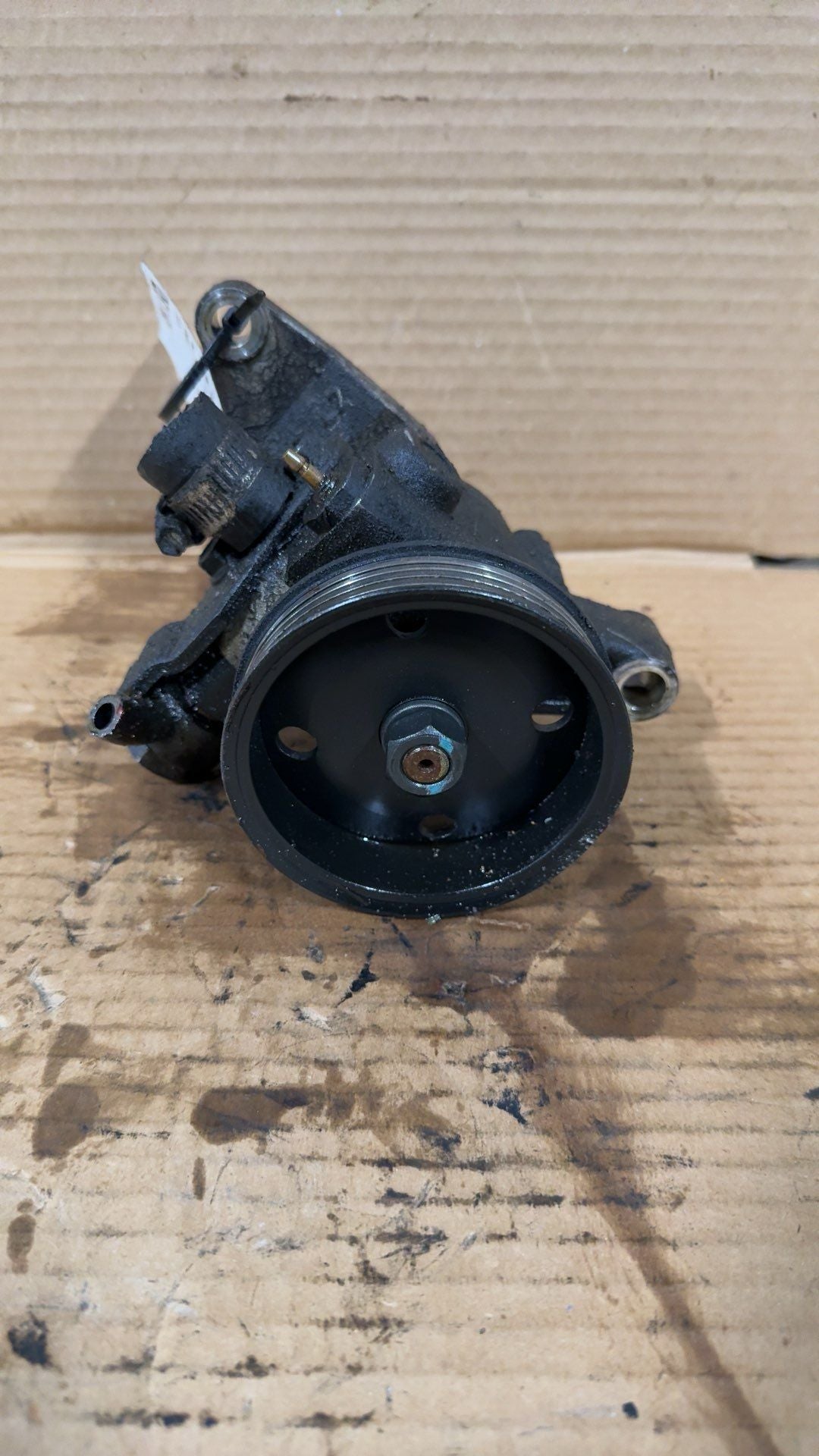 Power Steering Pump from a 2003 Hyundai Santa Fe, photo 1