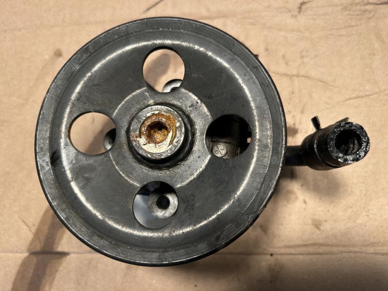 Power Steering Pump from a 2008 Hyundai Sonata, photo 1