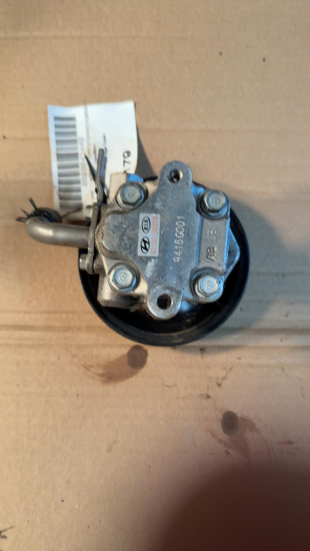Power Steering Pump from a 2010 Hyundai Sonata, photo 2