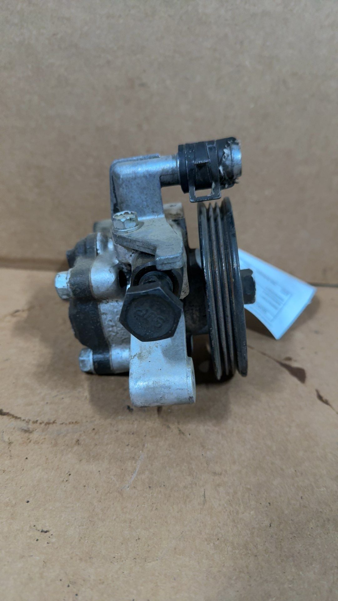 Power Steering Pump from a 2005 Hyundai Elantra, photo 2