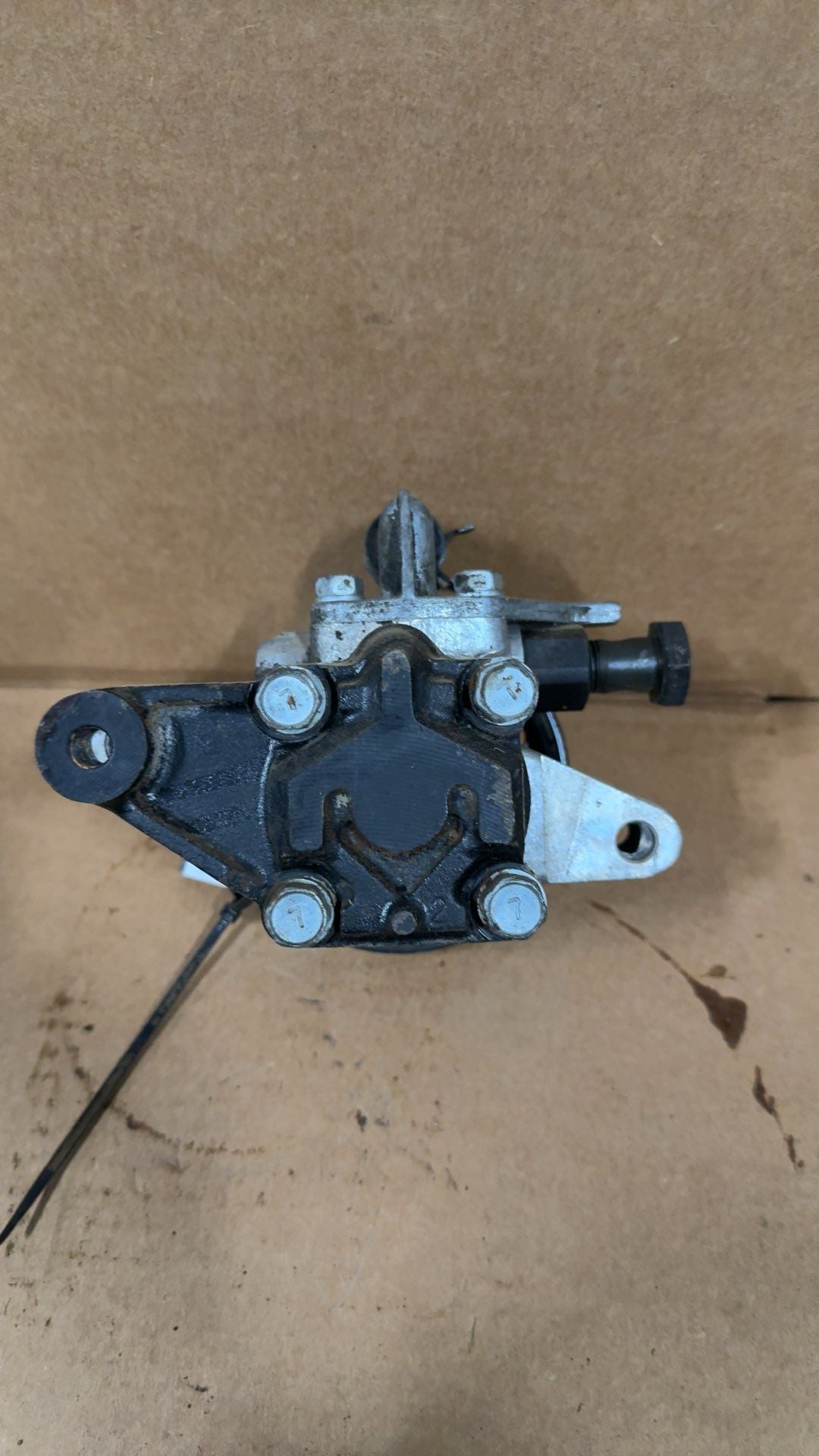 Power Steering Pump from a 2005 Hyundai Elantra, photo 3