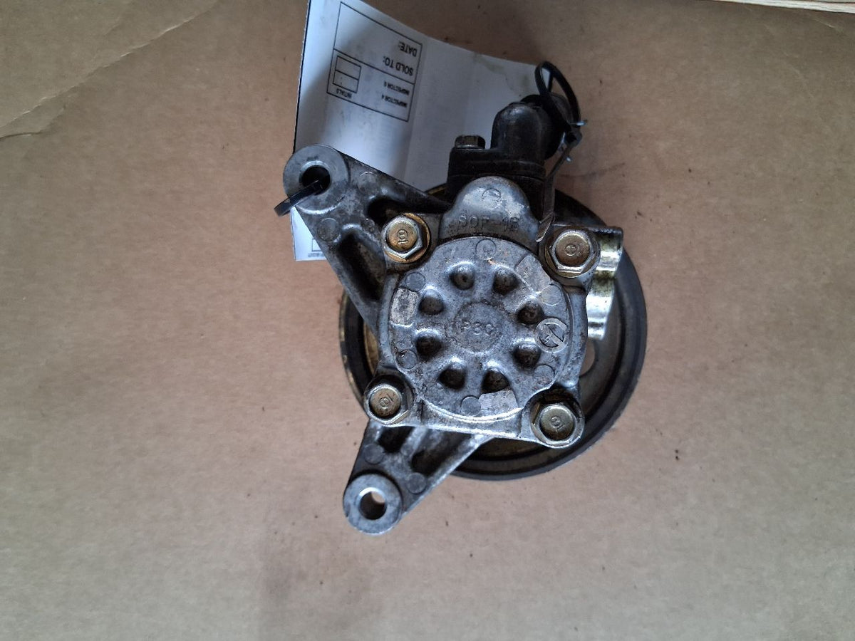 Power Steering Pump from a 1999 Honda Accord, photo 2