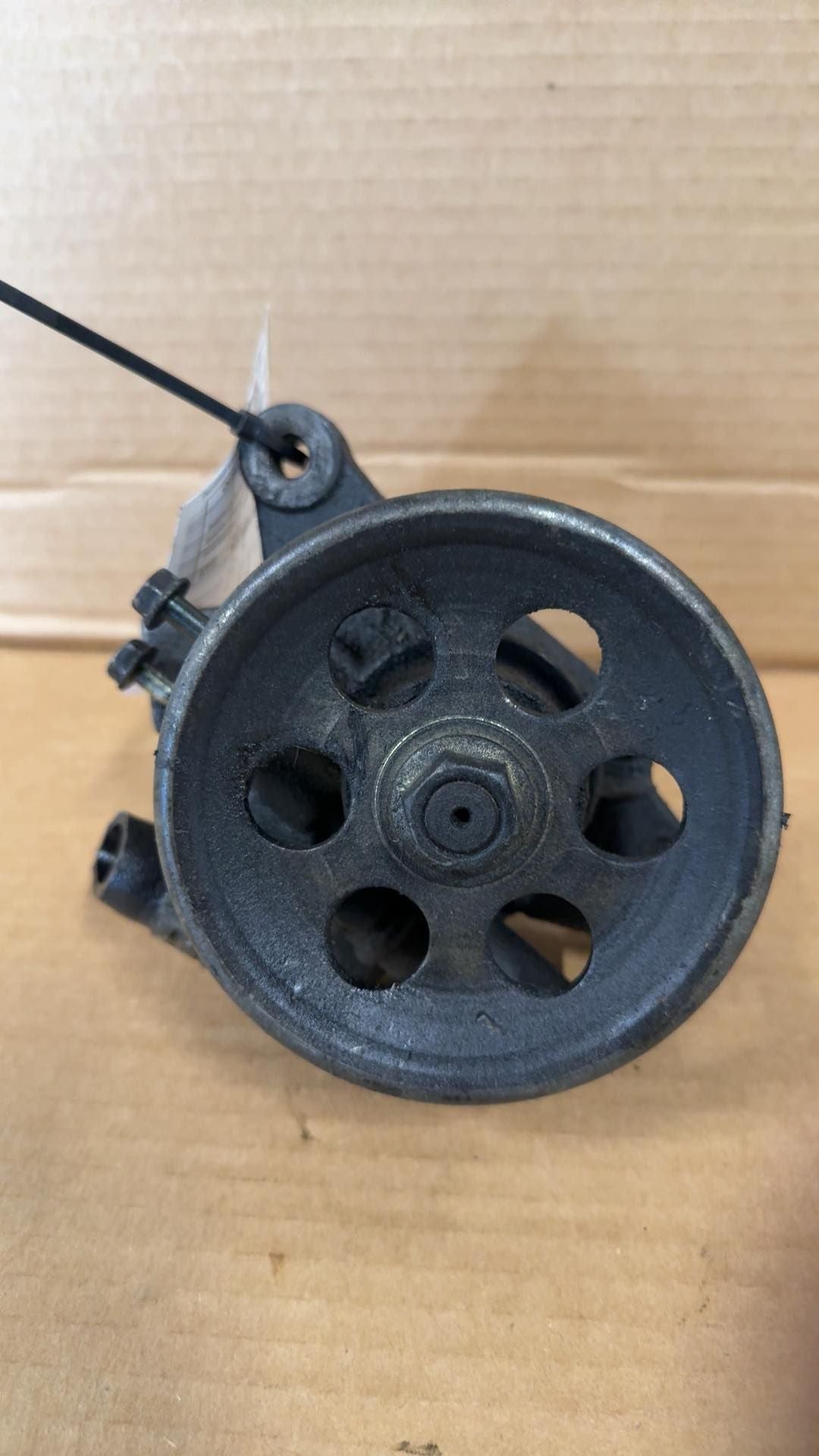 Power Steering Pump from a 2000 Honda Civic, photo 1