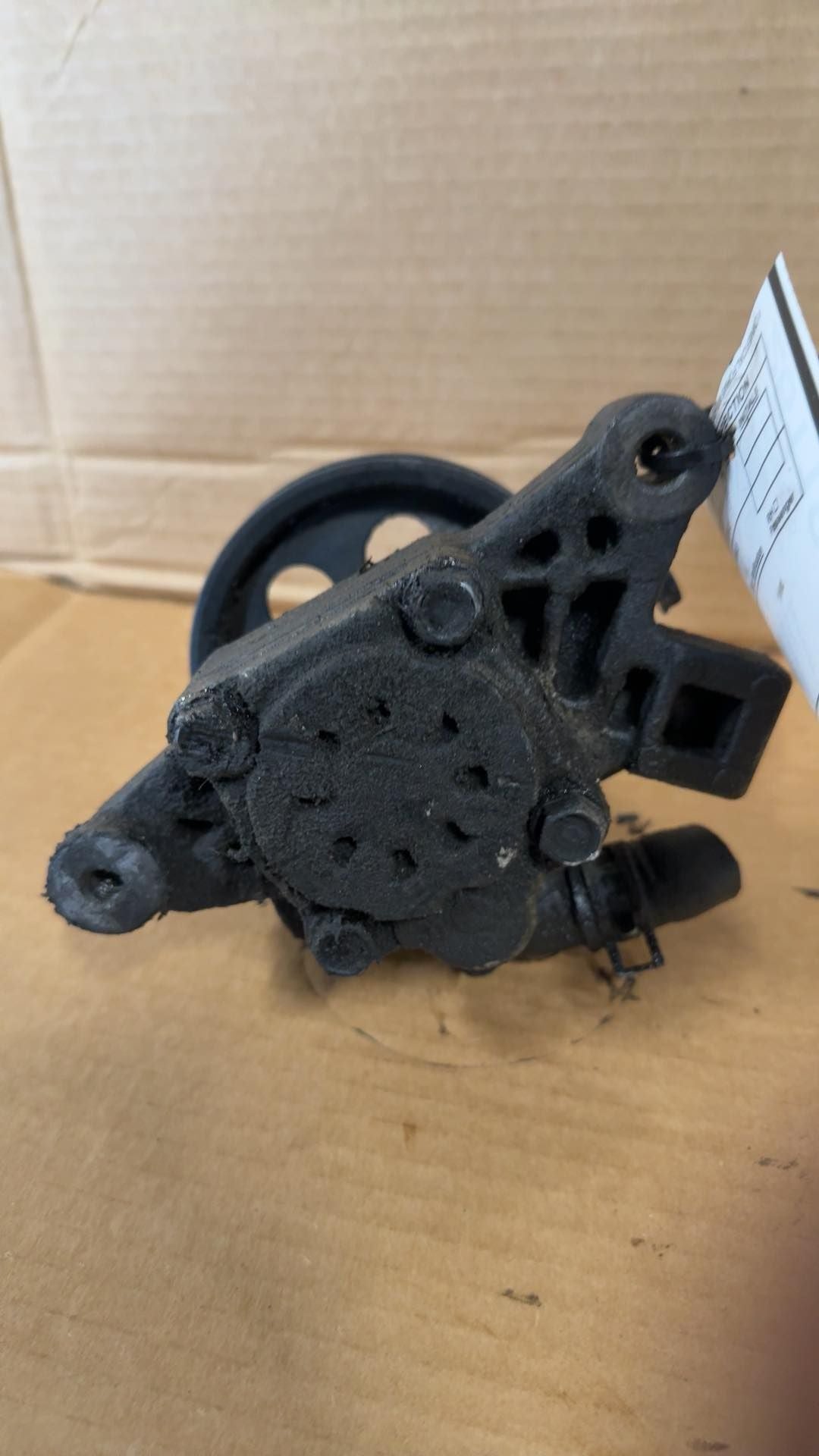 Power Steering Pump from a 2000 Honda Civic, photo 3