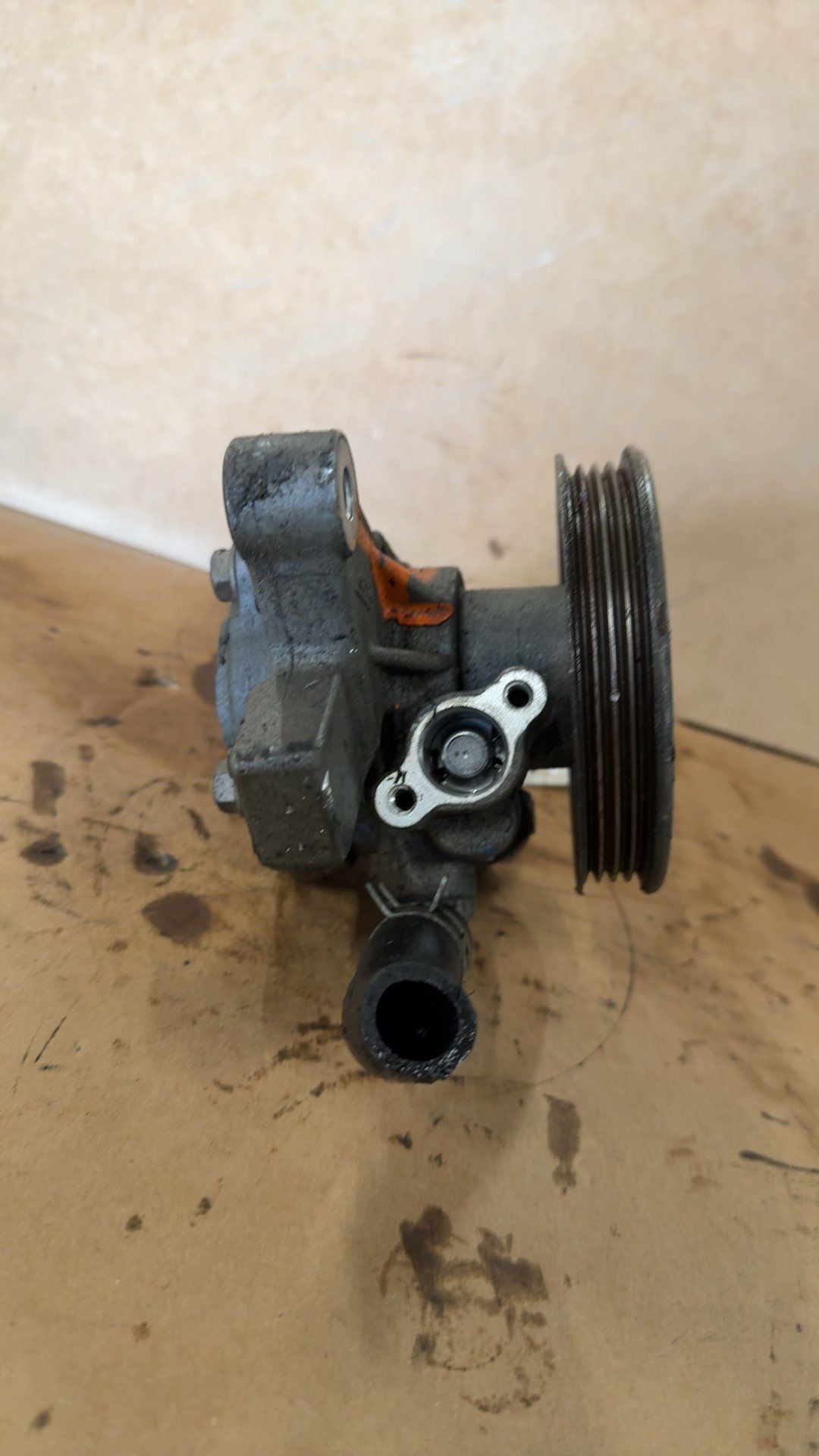 Power Steering Pump from a 1997 Honda Civic, photo 2