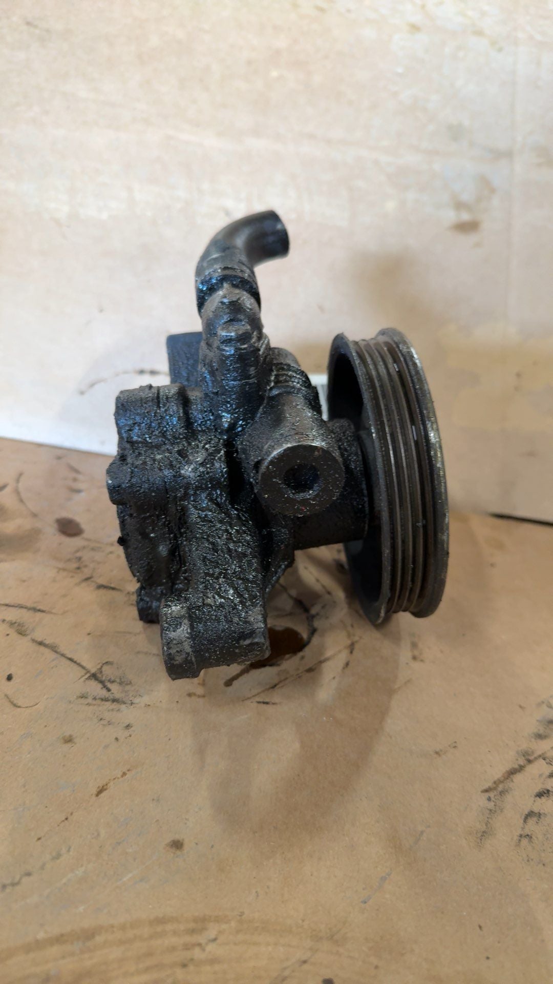 Power Steering Pump from a 1998 Honda CR-V, photo 2