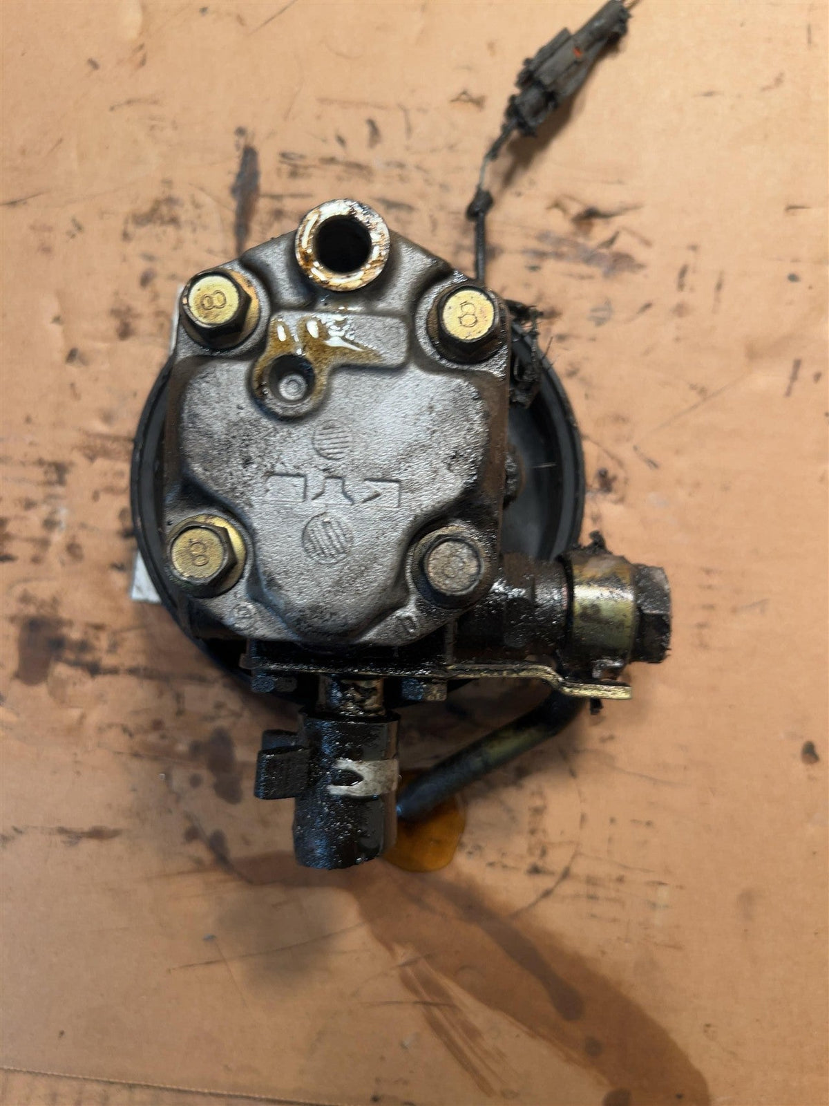 Power Steering Pump from a 2001 Isuzu Rodeo, photo 2