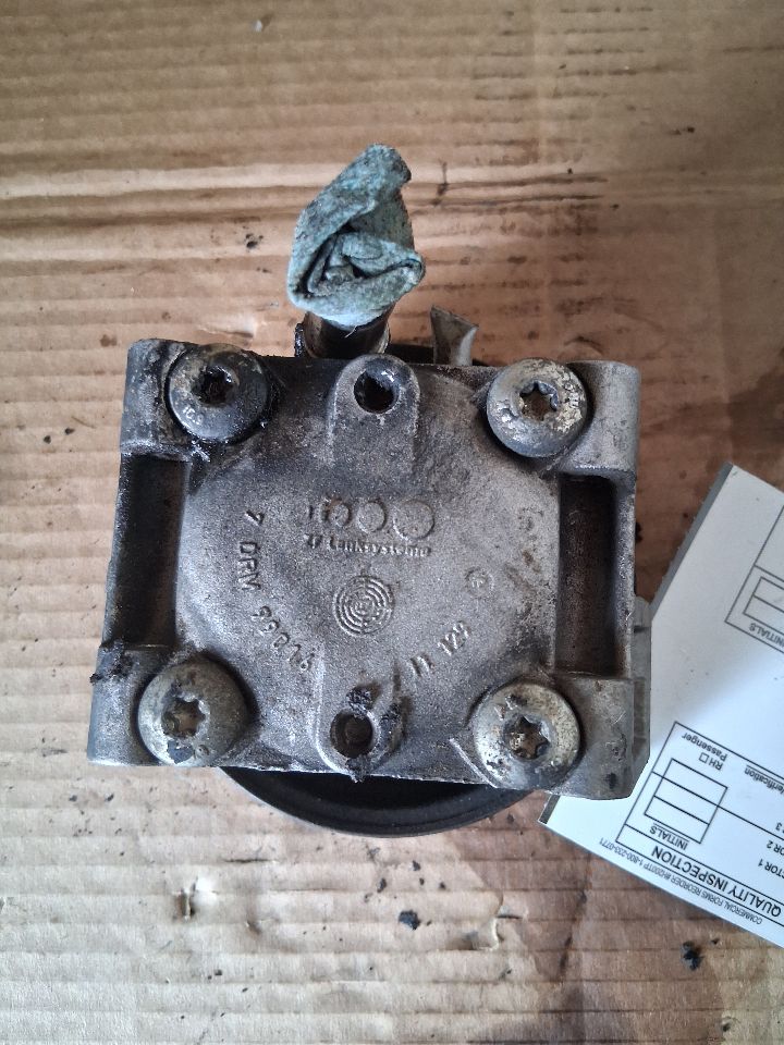 Power Steering Pump from a 2009 Jaguar XF, photo 2