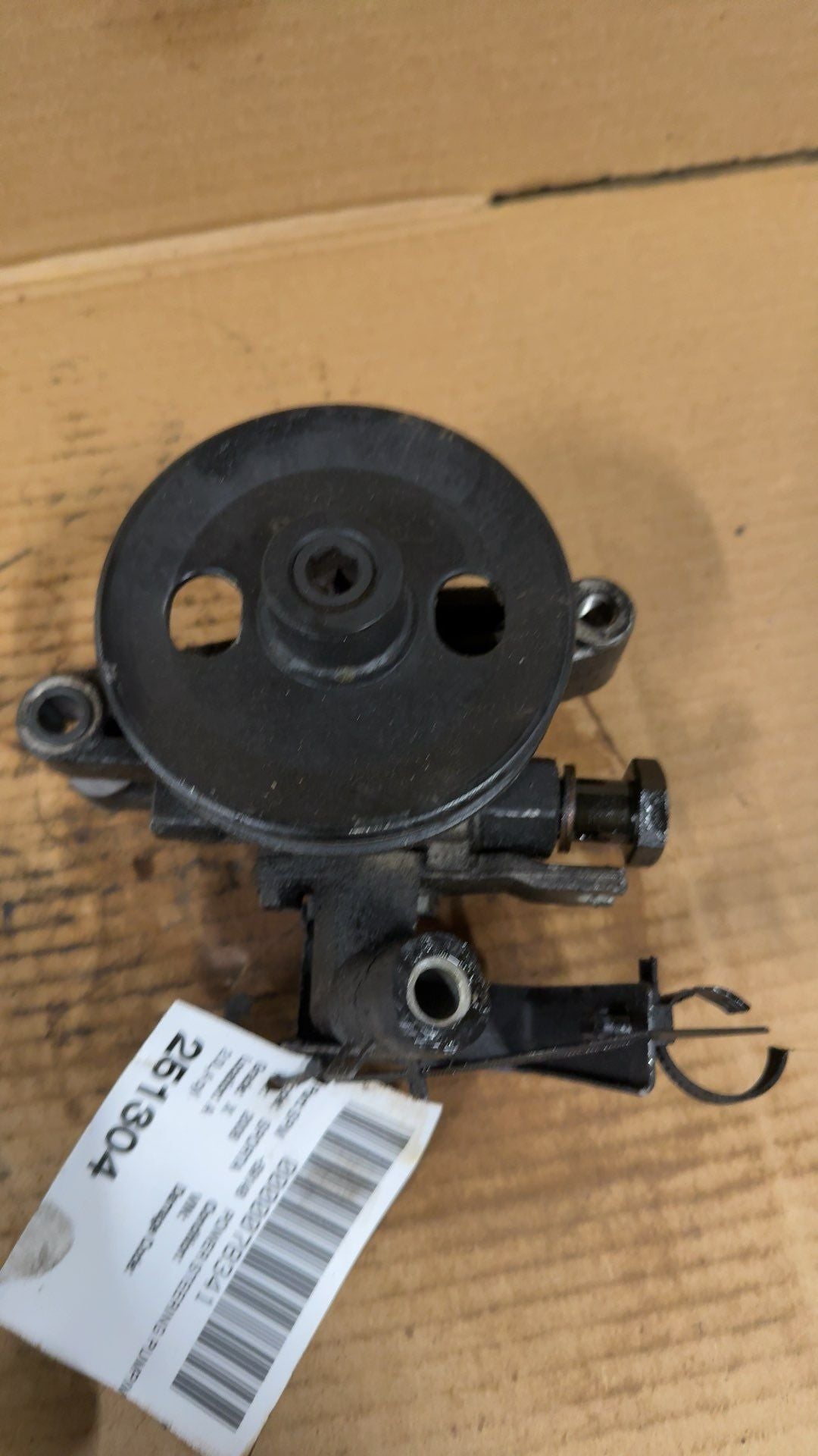 Power Steering Pump from a 2008 Kia Sportage, photo 1
