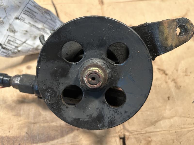 Power Steering Pump from a 2003 Lexus ES300, photo 2