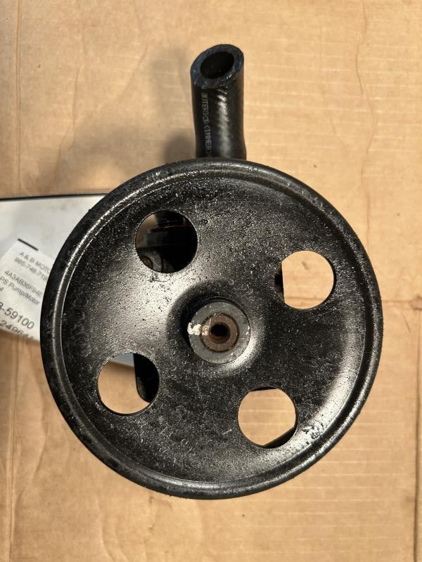Power Steering Pump from a 2004 Mitsubishi Galant, photo 2