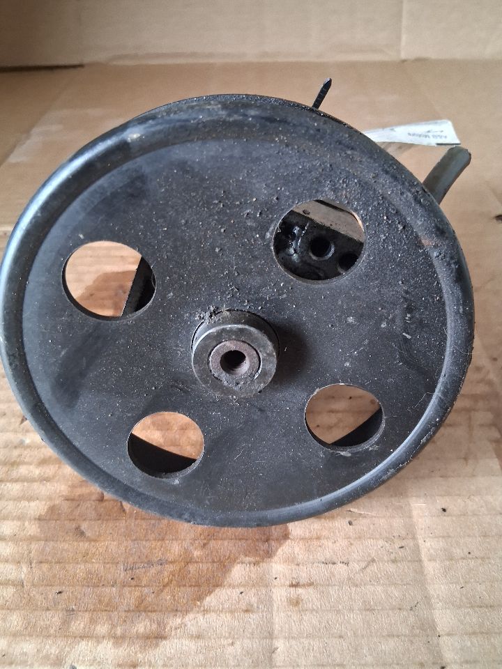 Power Steering Pump from a 2011 Mitsubishi Galant, photo 1