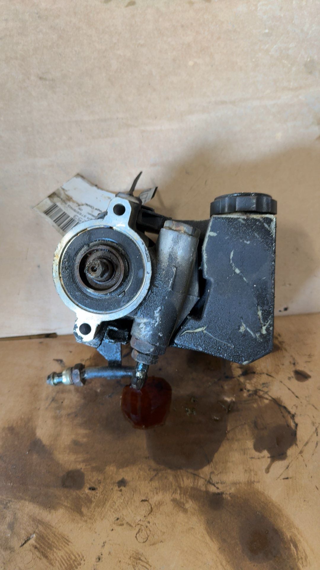 Power Steering Pump from a 2000 Saturn L Series, photo 1