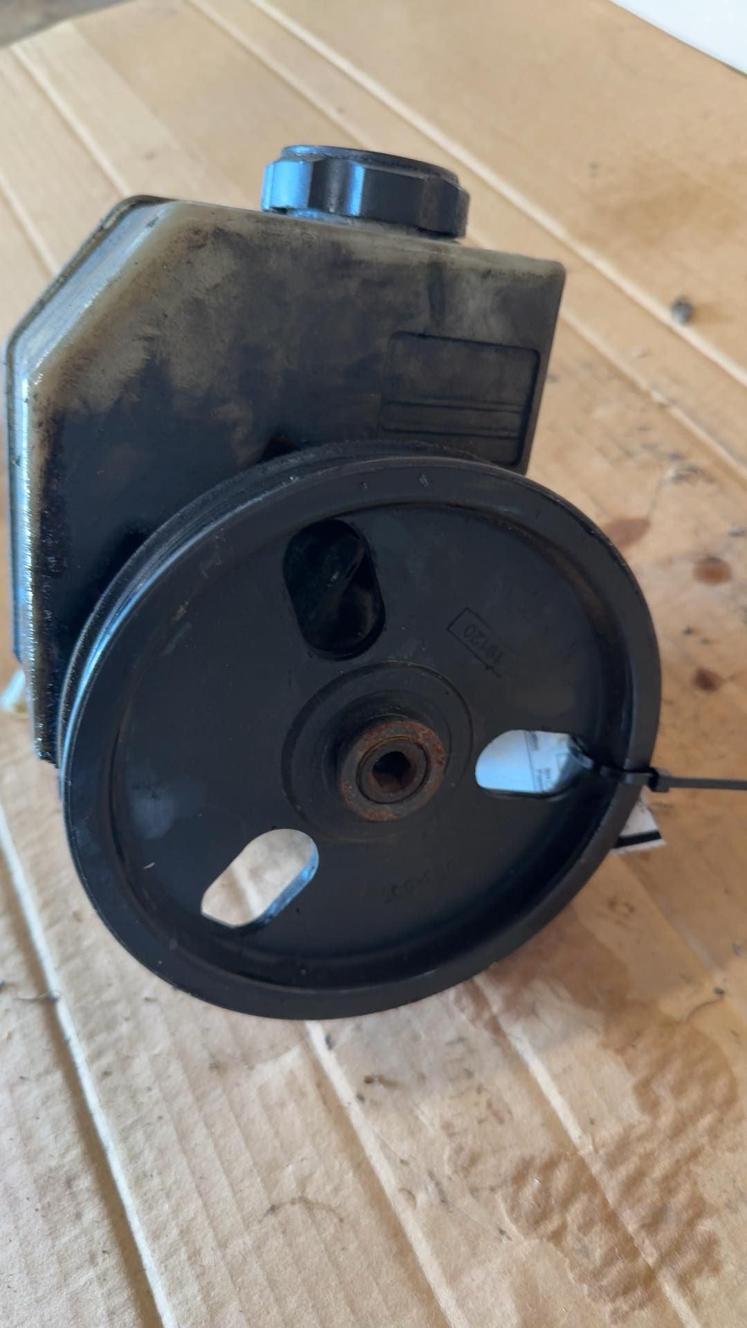 Power Steering Pump from a 2002 Saturn L Series, photo 3