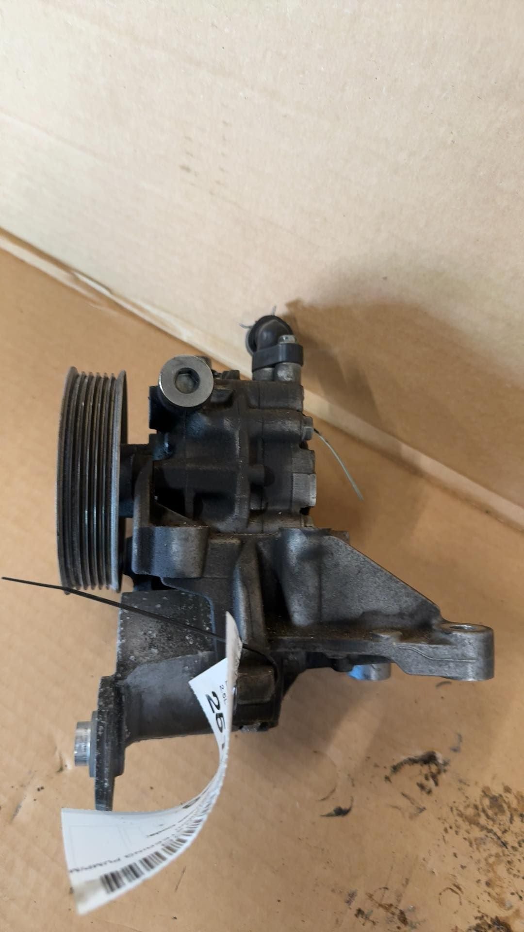 Power Steering Pump from a 2013 Subaru Legacy, photo 2