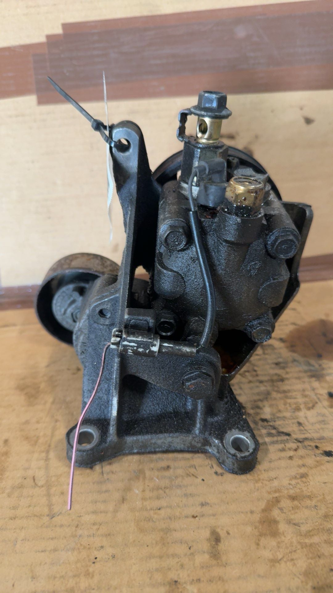 Power Steering Pump from a 2006 Subaru Tribeca, photo 3