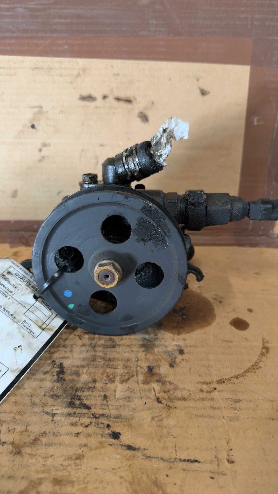 Power Steering Pump from a 1999 Toyota Avalon, photo 1