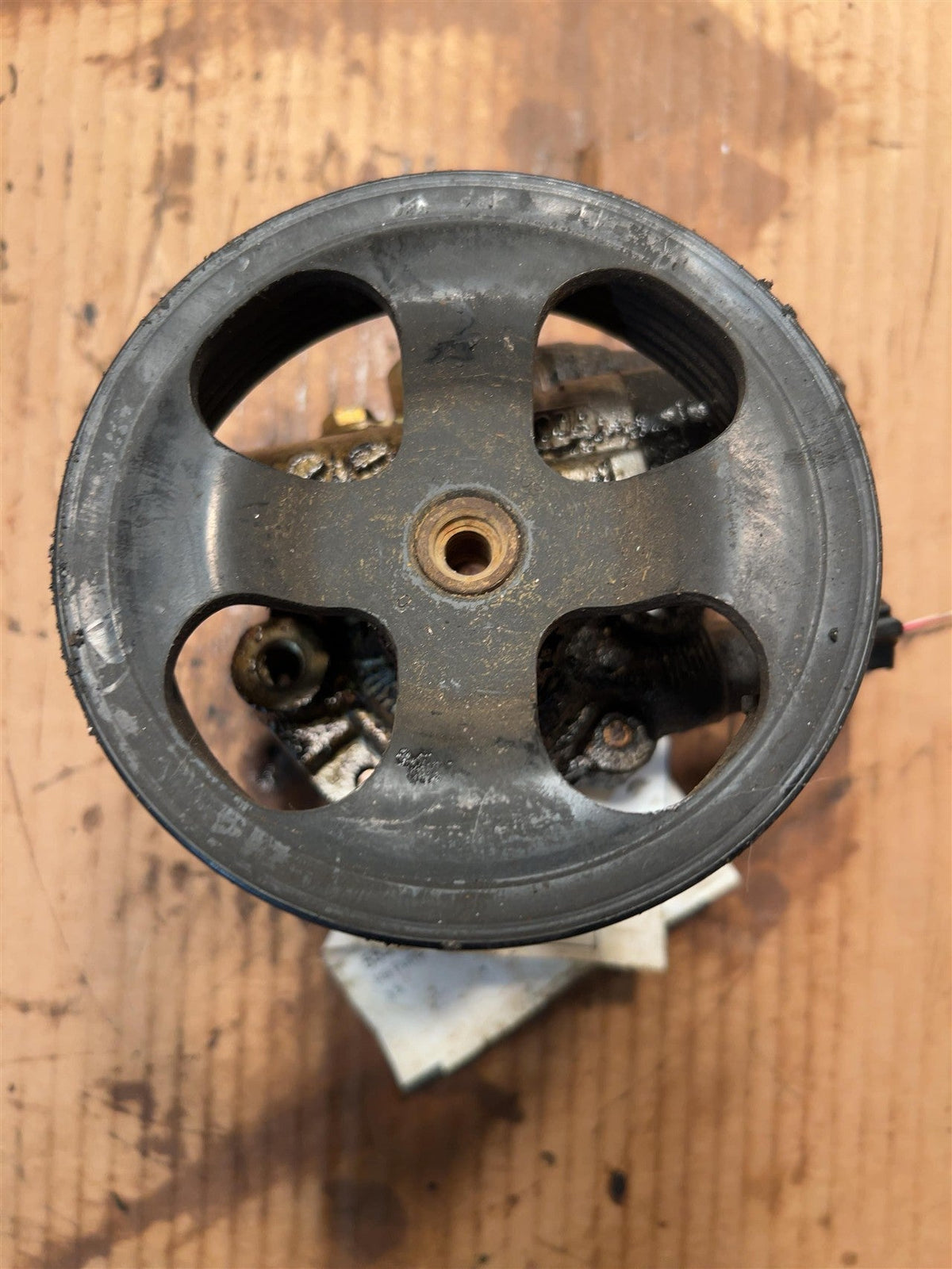 Power Steering Pump from a 2005 Toyota Avalon, photo 1