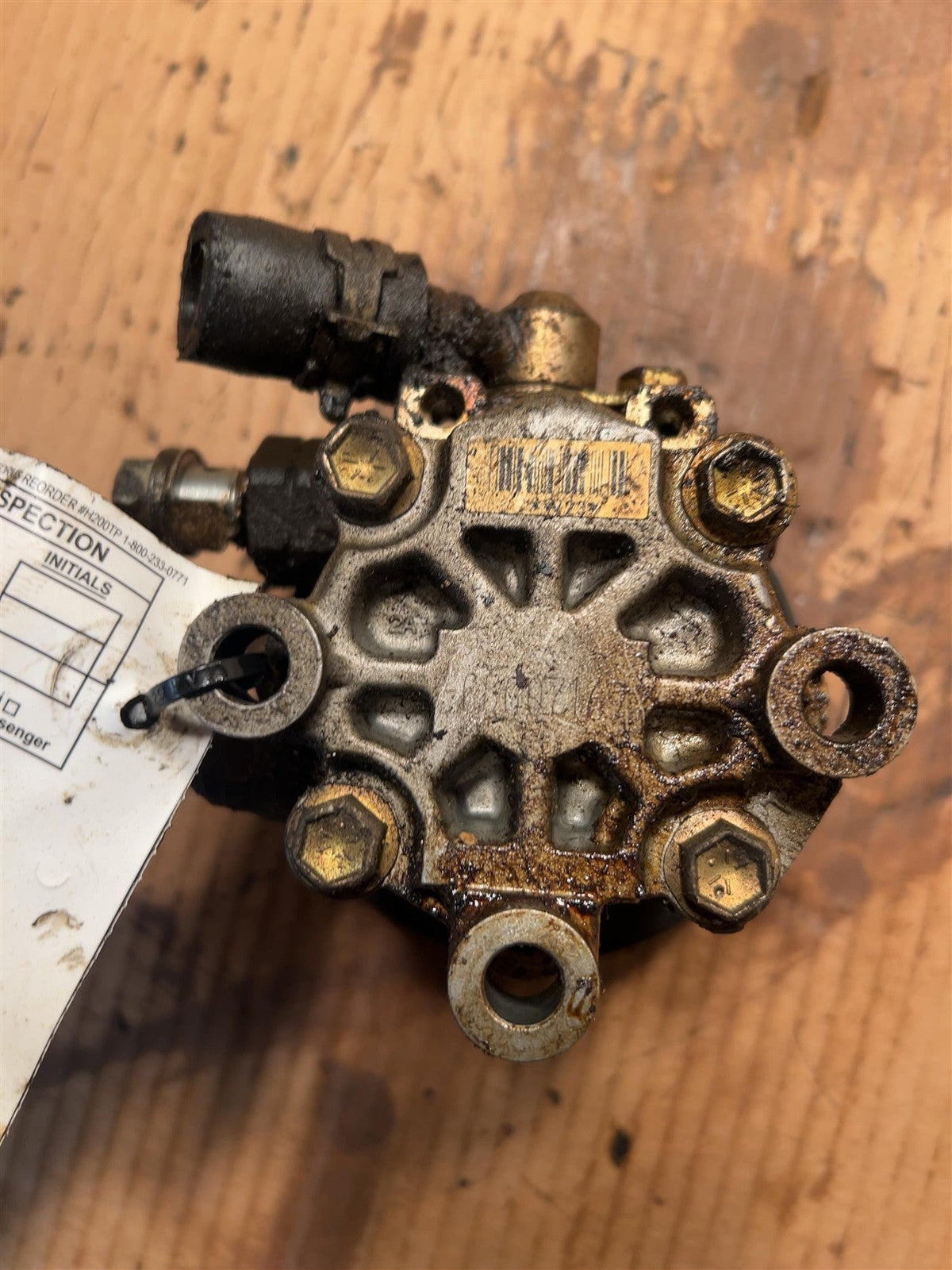 Power Steering Pump from a 2005 Toyota Avalon, photo 2