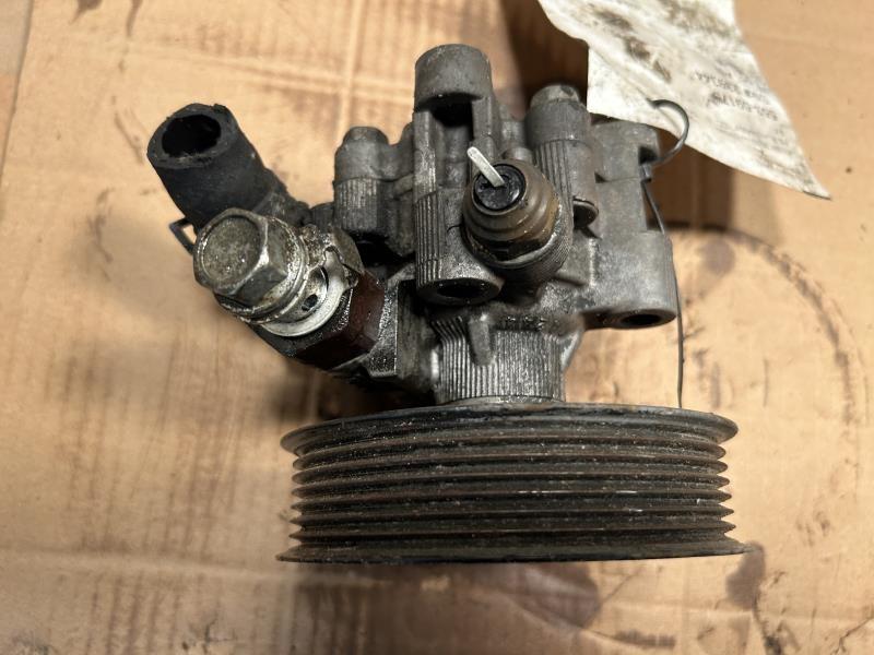 Power Steering Pump from a 2007 Toyota, photo 2