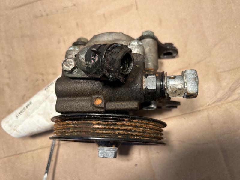 Power Steering Pump from a 1995 Toyota Camry, photo 2