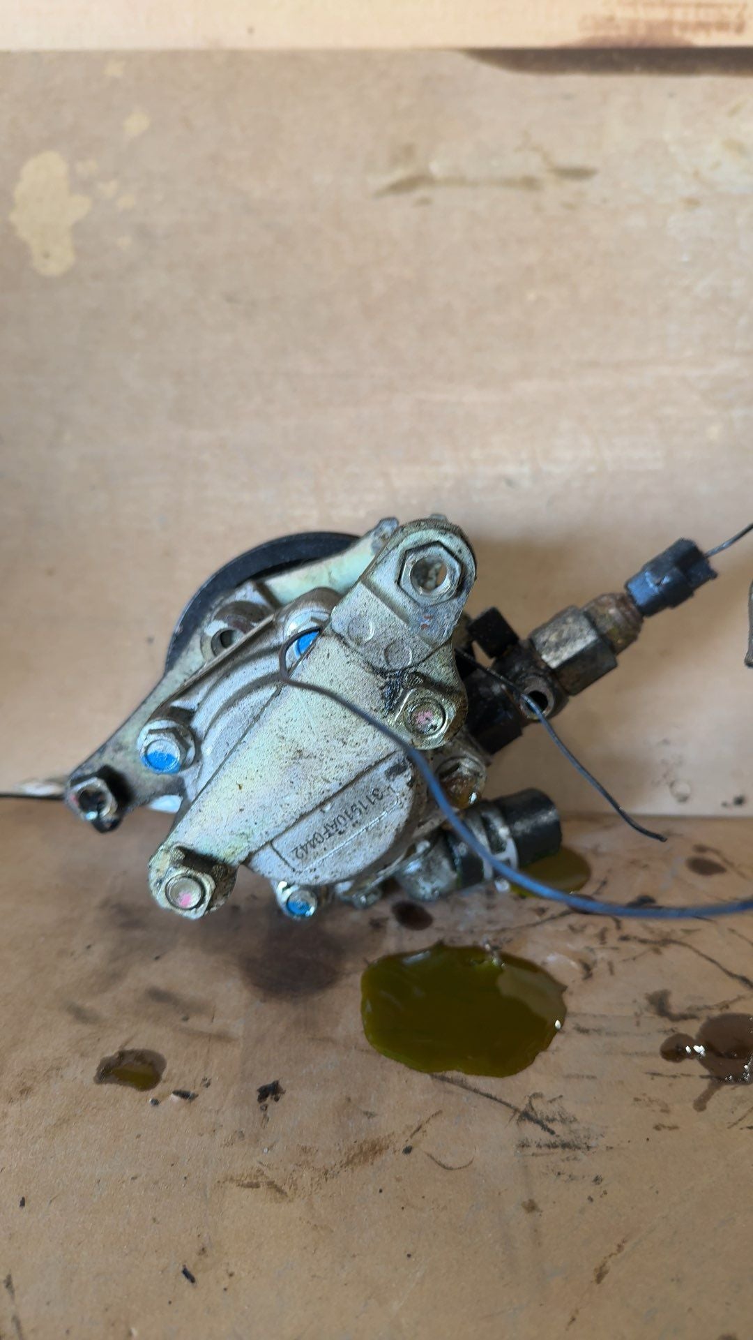 Power Steering Pump from a 1999 Toyota Camry, photo 2