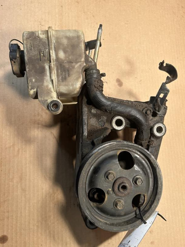 Power Steering Pump from a 1992 Toyota Camry, photo 2