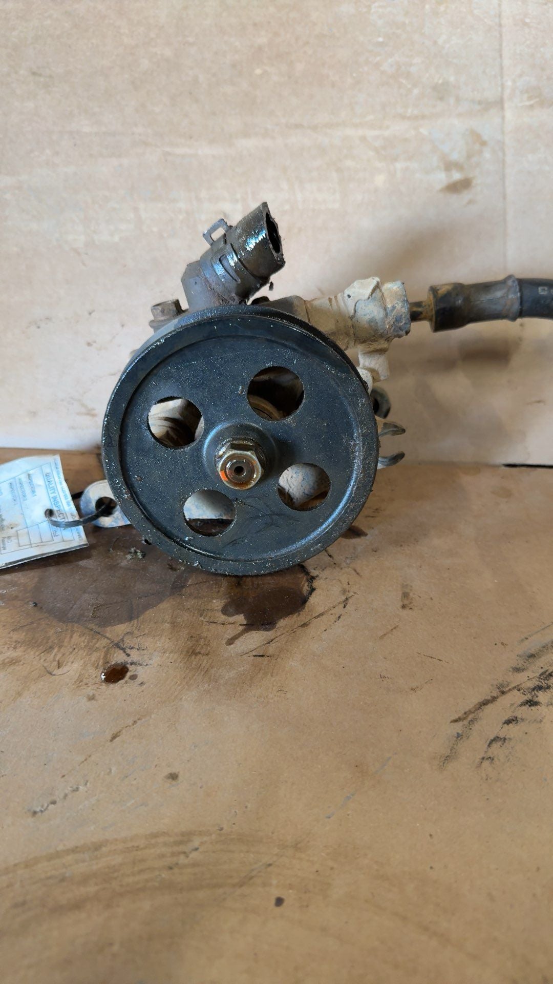 Power Steering Pump from a 1996 Toyota Camry, photo 1