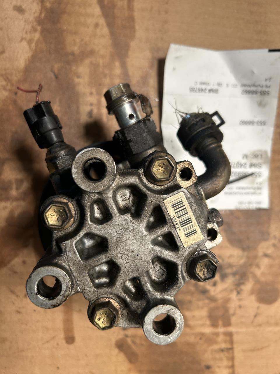 Power Steering Pump from a 2005 Toyota Camry, photo 2