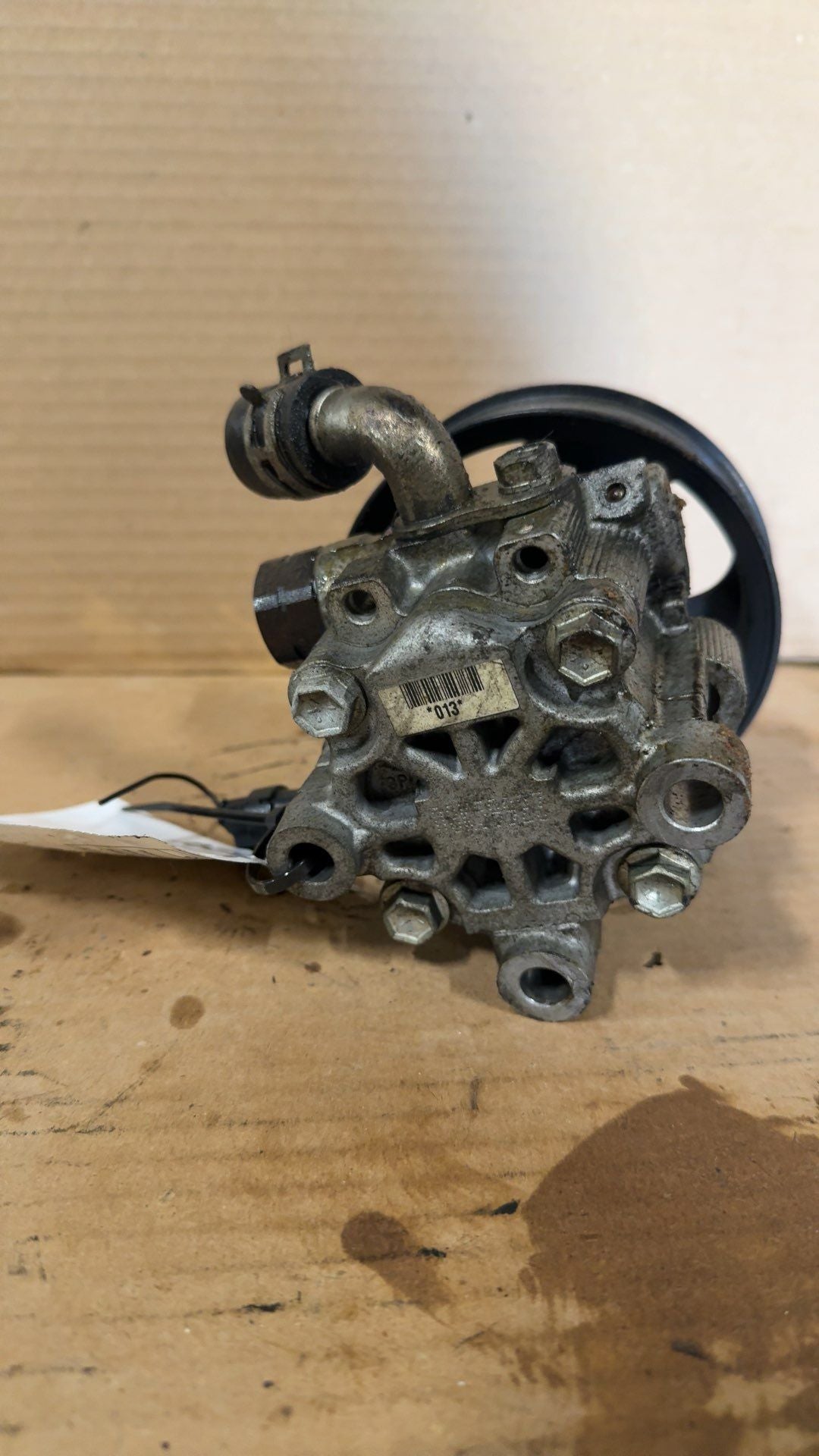 Power Steering Pump from a 2009 Toyota Camry, photo 2