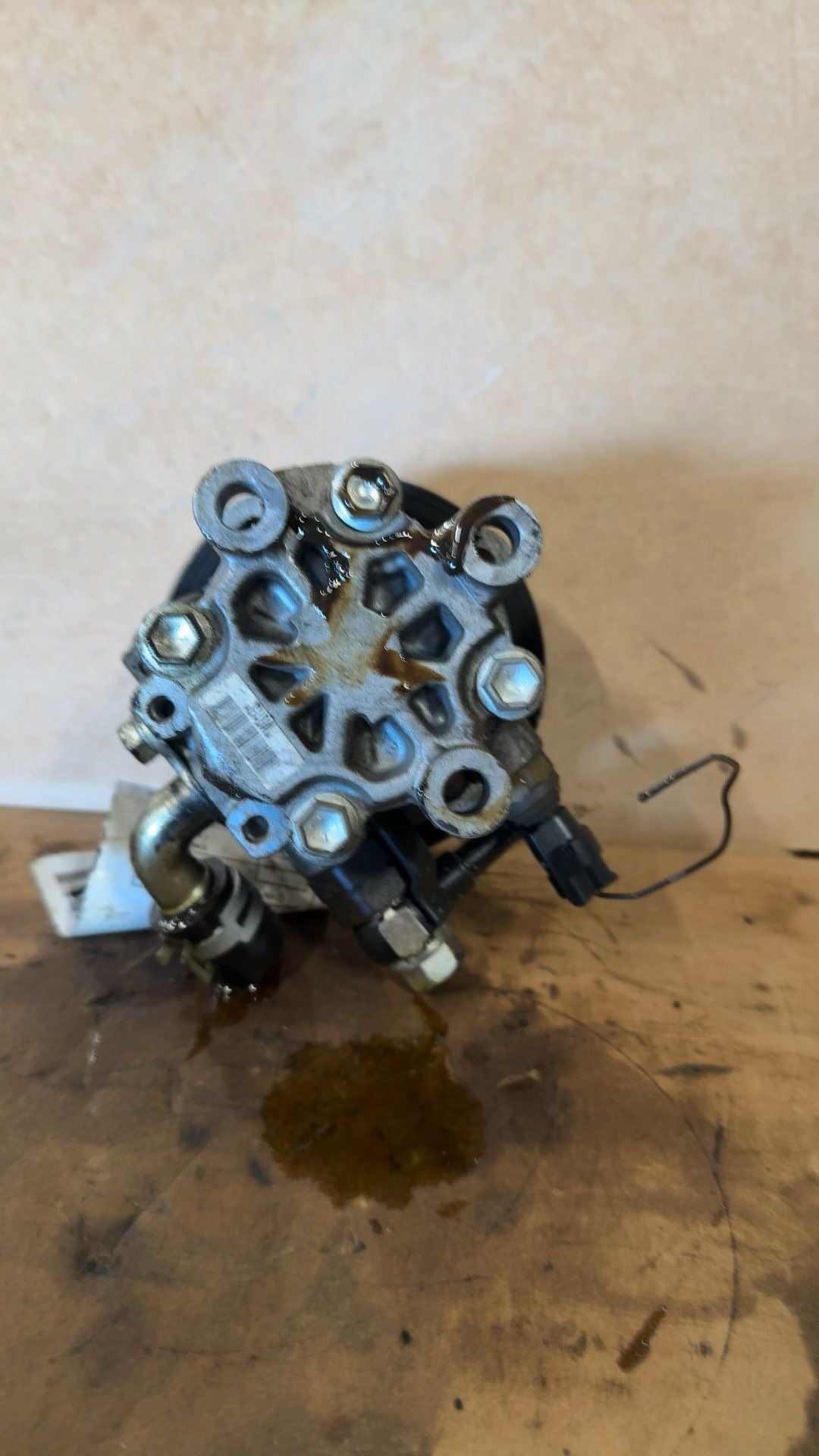 Power Steering Pump from a 2009 Toyota Camry, photo 3